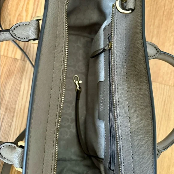 Michael Kors Medium Satchel Purse - Picture 3 of 4